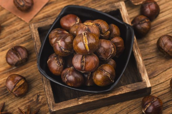 chestnuts on a wooden background scaled e1636535000160 Agriturismo Cà Dulza